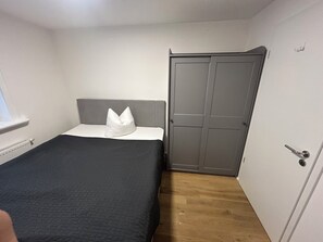 1 bedroom, iron/ironing board, WiFi, bed sheets - Cozy apartment in the heart of Warburg's new town. (Warburg)
