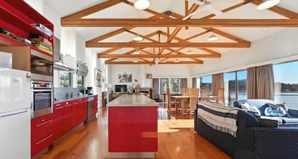 Lakeside Retreat, Miena