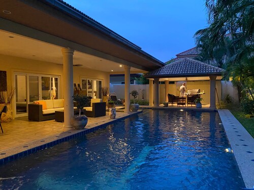 Gorgeous 3-bed 3-bathroom villa with private pool