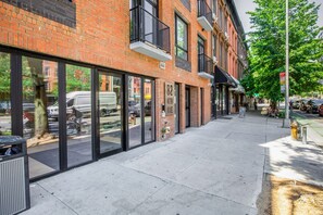 Exterior detail - Blueground | Boerum Hill, rooftop, nr Prospect Park (New York)