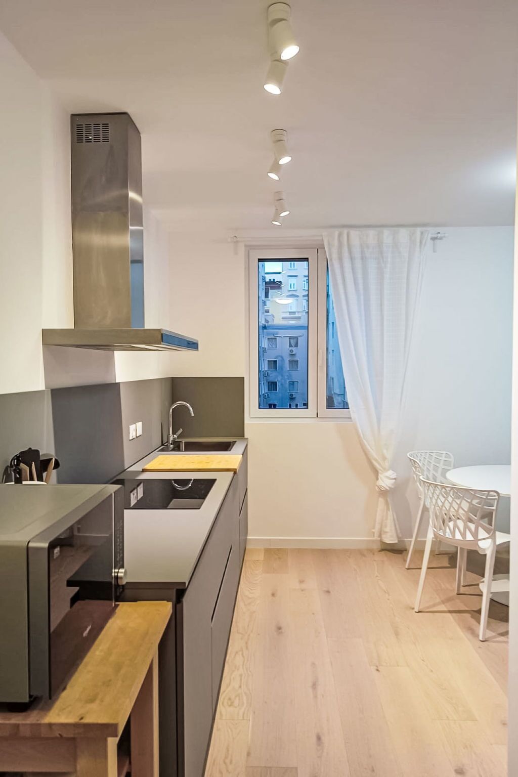 Kühlschrank, Mikrowelle, Ofen, Geschirrspüler