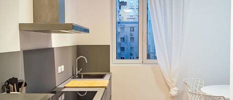 Fridge, microwave, oven, dishwasher