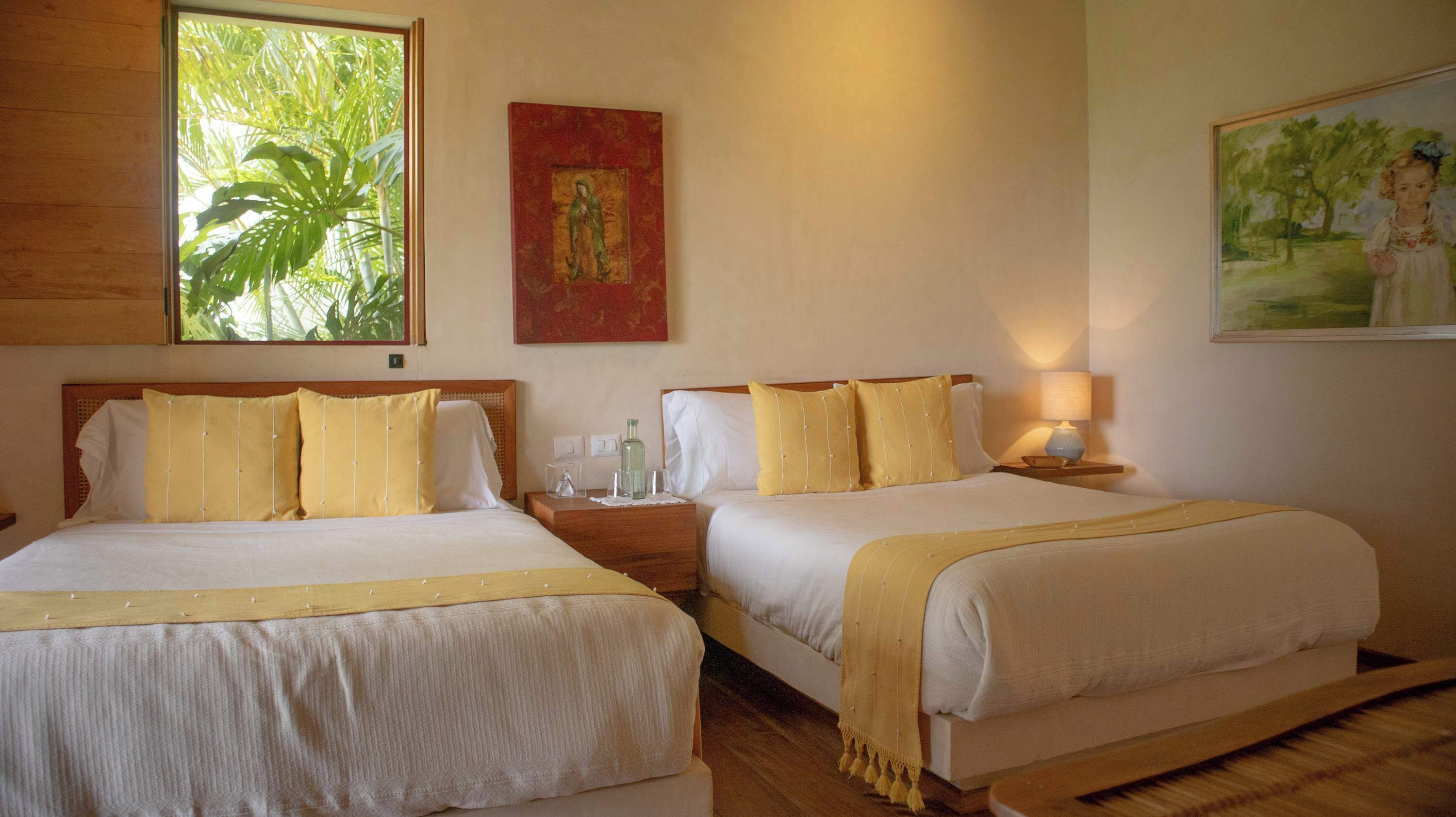 4 bedrooms, desk, iron/ironing board, travel crib