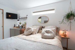 Cuna de viaje, wifi y ropa de cama 