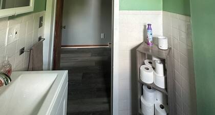 Quiet 2 bedroom house moments outside of Greenville
