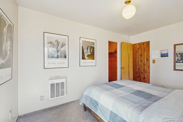 3 bedrooms, internet, bed sheets