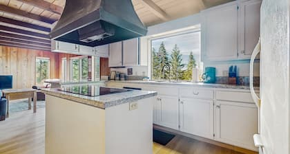 Large Home in Yosemite National Park with Deck, Views of Park, Washer/Dryer