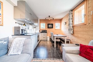 Fridge, microwave, dishwasher, coffee/tea maker