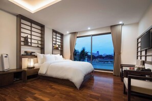 Suite, City View | In-room safe, free WiFi