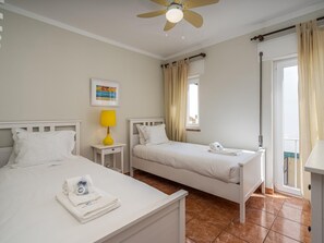 2 bedrooms, iron/ironing board, internet, bed sheets