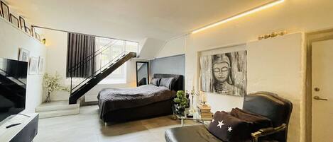 3 bedrooms, iron/ironing board, travel cot, free WiFi