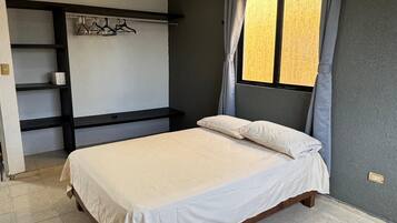3 bedrooms, internet, bed sheets