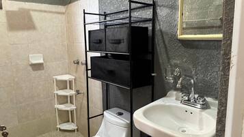 Dusche, Handtücher, Seife, Toilettenpapier