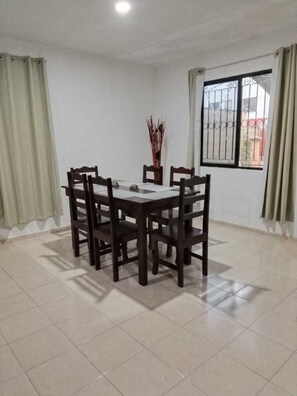 Dining - Casa Amelia Victoria, at the entrance of the city, 20 minutes from the airport. (Merida)