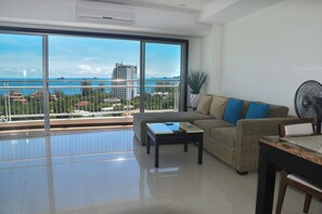 Smart TV, DVD player, livros