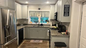 Micro-ondes, four, plaque de cuisson, lave-vaisselle