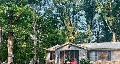 Charming 3-bedroom cottage in beautiful Morganton, GA