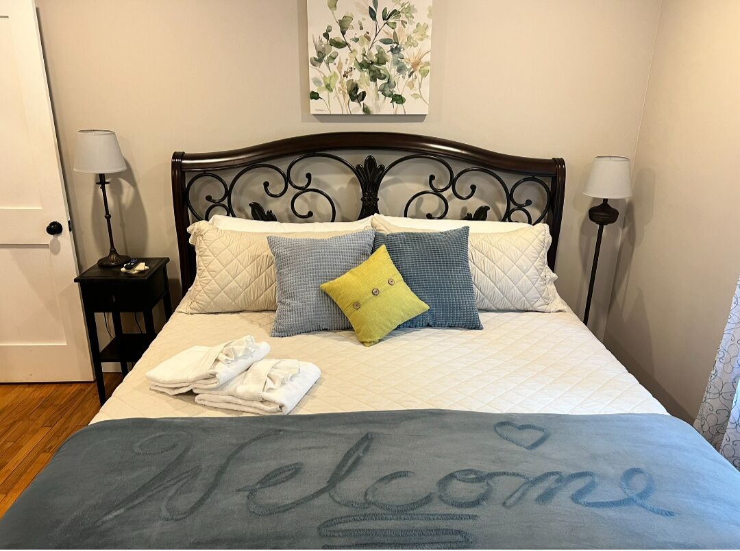 3 bedrooms, desk, iron/ironing board, free WiFi