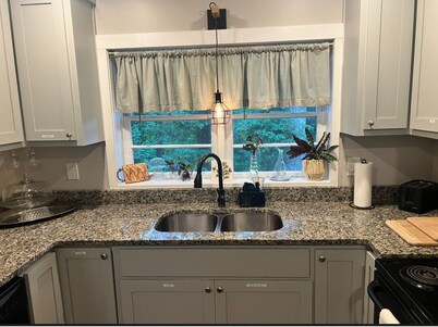 Charming 3-bedroom cottage in beautiful Morganton, GA