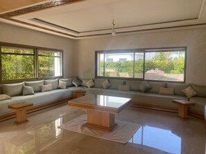 Smart TV - Morocco Villa Rental With Swiming pool (Mohammedia)