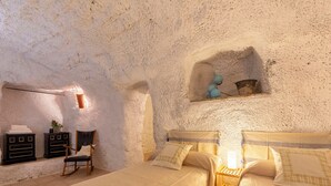 Room - Cueva Mariana Pineda by Interhome (Terque)