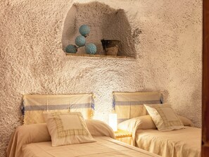 Room - Cueva Mariana Pineda by Interhome (Terque)
