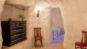 Interior - Cueva Mariana Pineda by Interhome (Terque)