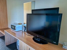 家庭双人房或双床房, 庭院景观 | 床单