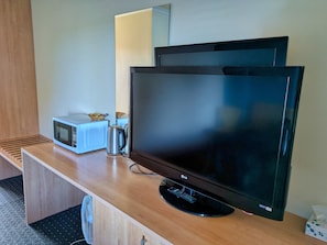 Familien-Doppel- oder -Zweibettzimmer, Blick auf den Innenhof