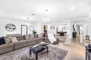 Een smart-tv en een kantoor