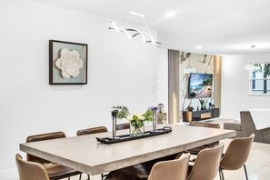 Dining - Paradise Sunset Waterfront Home | Firepit, Kayaks (Miami)