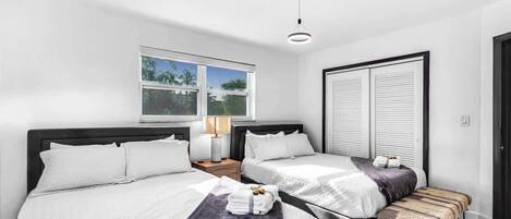 4 chambres, fer et planche à repasser, lit parapluie, Wi-Fi gratuit