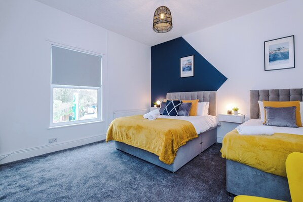 Iron/ironing board, free WiFi - 2 Droylsden Road (Manchester)