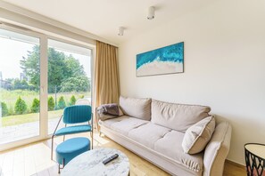 アパートメント 簡易キッチン ビーチサイド | ノートパソコン用作業スペース、遮光カーテン、WiFi (無料)