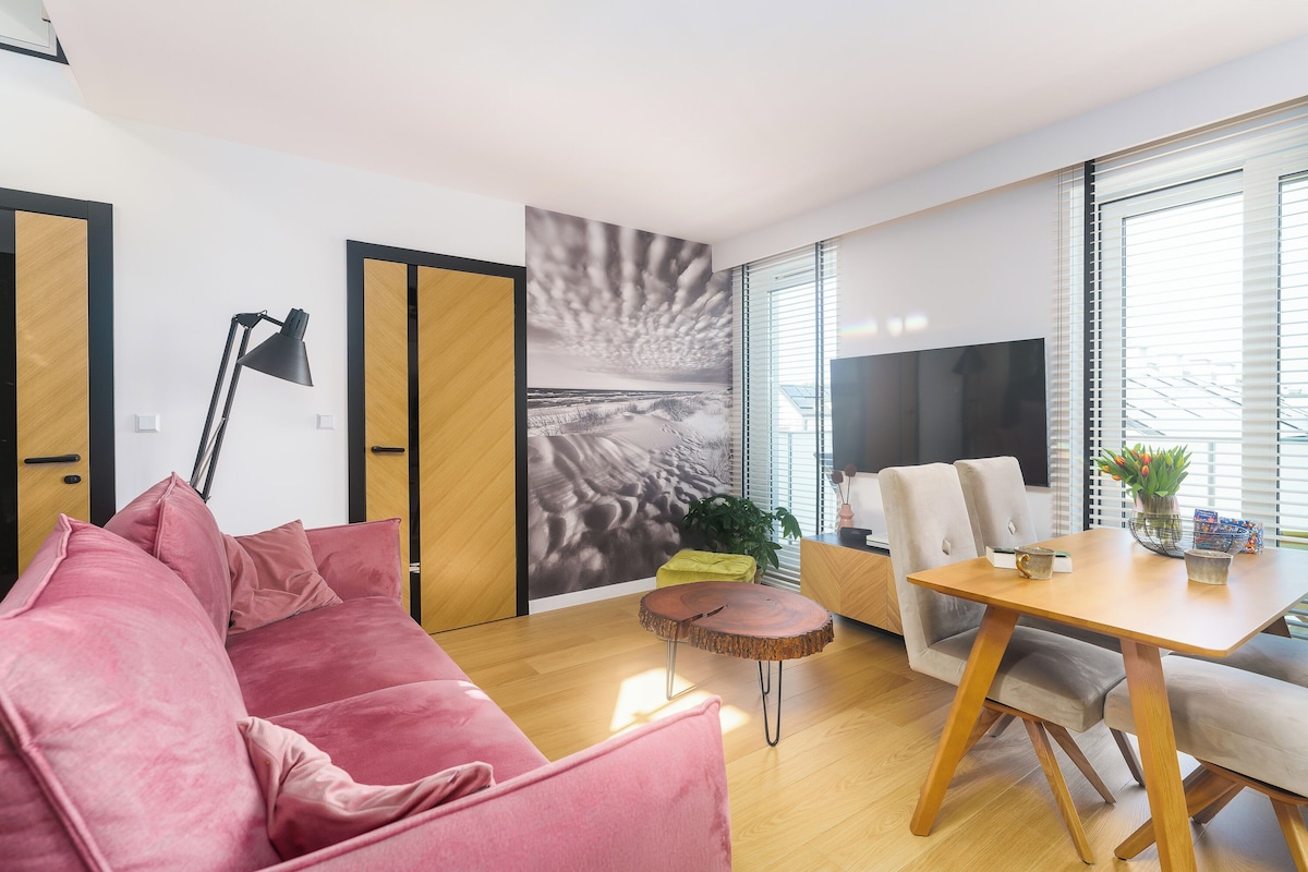Apartment, Kitchenette, Beachside | Laptop workspace, blackout drapes, WiFi (free)