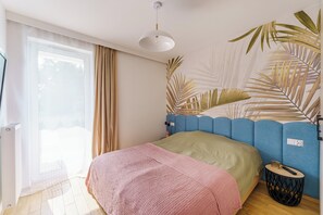 アパートメント 簡易キッチン ビーチサイド | ノートパソコン用作業スペース、遮光カーテン、WiFi (無料)