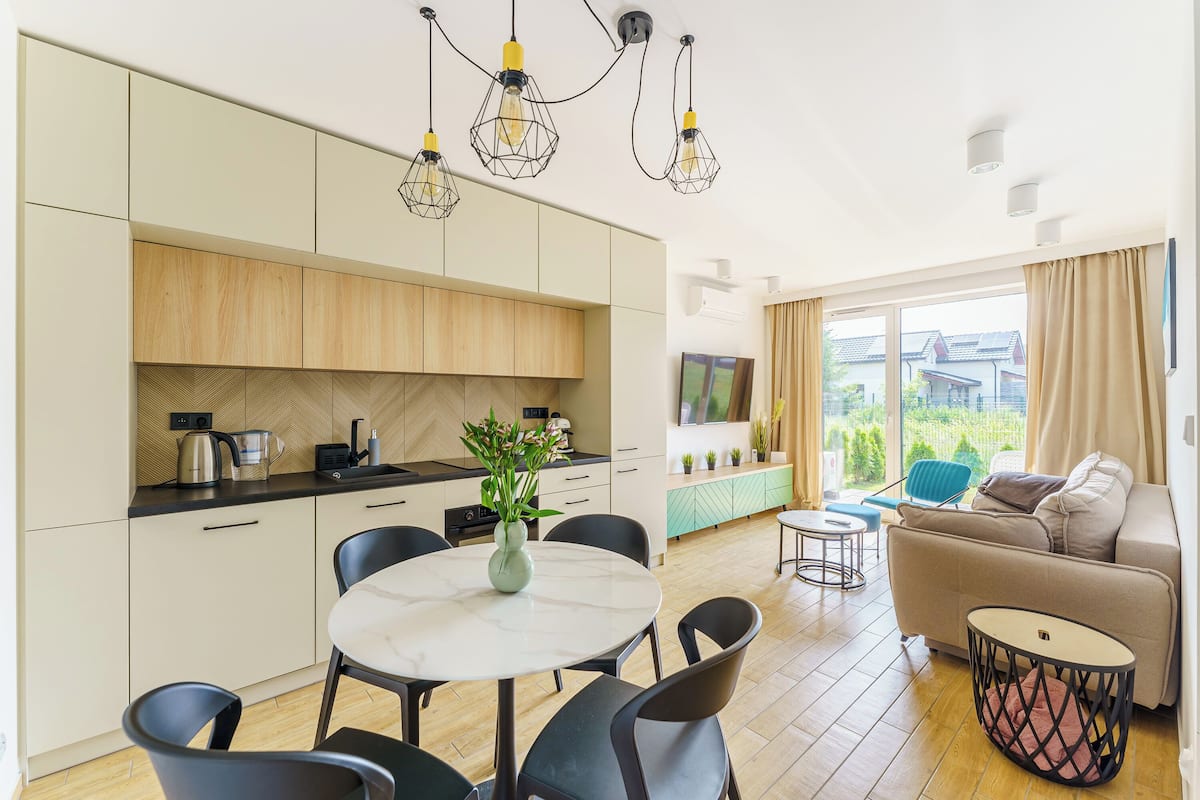 Apartament, cuina bàsica, al costat de la platja | Espai de treball apte per a portàtils, cortines opaques i wifi gratuïta