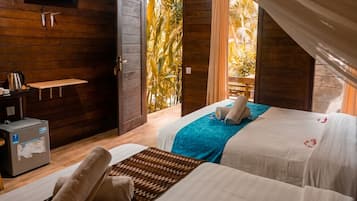 In-room safe, desk, laptop workspace