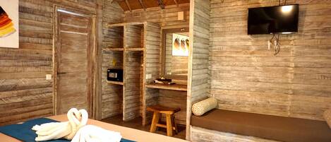 Deluxe Double Room | In-room safe, desk, laptop workspace