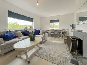 Fireplace - 3 bedroom accommodation in Hawick (Hawick)