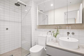 Shower, hair dryer, towels, shampoo