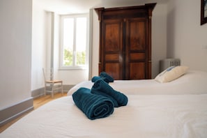 4 chambres, fer et planche Ă repasser, Wi-Fi, draps fournis