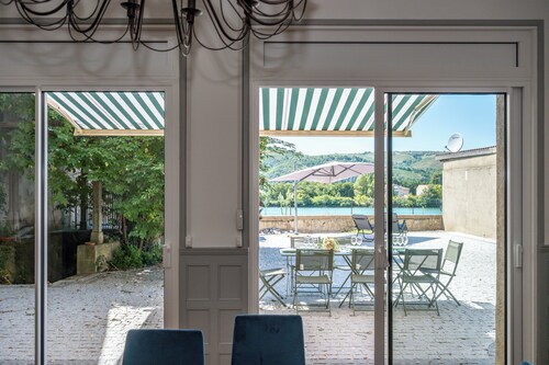 Grand duplex 8 personnes vue sur la montagne et le Rhône avec extérieur, parking