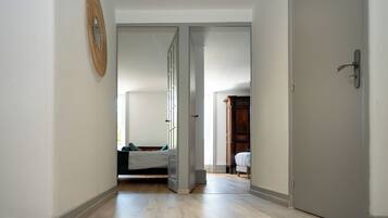 4 makuuhuonetta, silitysrauta/-lauta, Wi-Fi, vuodevaatteet