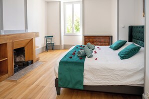 4 chambres, fer et planche à repasser, Wi-Fi, draps fournis