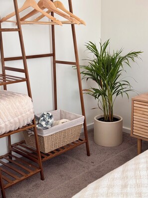 2 dormitorios, tabla de planchar con plancha, wifi y ropa de cama