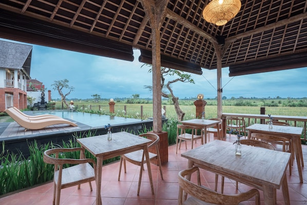 Daily continental breakfast (IDR 100000 per person)