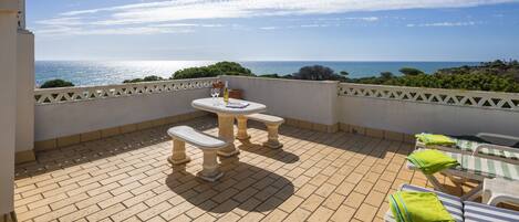 House | Terrace/patio