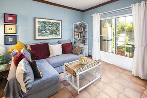 House | Living area - Holiday Home With Terrace, Sea-view (Lagoa)