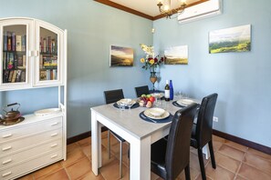 House | Dining